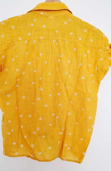 3/$10 Old Navy front tie yellow daisy shirt - Picture 5 of 6